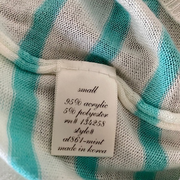 NWOT Francesca’s Bee Stitched Lightweight Sweater - Picture 4 of 4